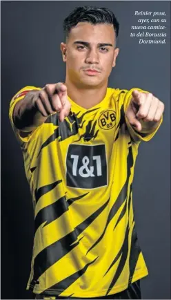  ??  ?? Reinier posa, ayer, con su nueva camiseta del Borussia Dortmund.