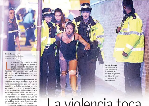  ??  ?? Escena de dolor. Unos 22 muertos y 50 heridos fue el resultado del atentado perpetrado por Isis al término del concierto de Ariana Grande.