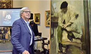  ?? ?? Alla Carrara Vittorio Sgarbi con il dipinto Romualdo Locatelli intitolato «Dolore»