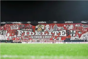  ?? | PHOTO : GUILLAUME SALIGOT, OUEST-FRANCE ?? Le premier tifo de la soirée, « Fidélité since 1993 », et une multitude de symboles. L’illustrati­on couvre toute la tribune du Kop.