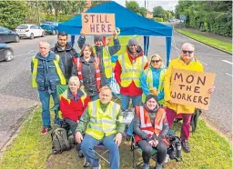  ??  ?? Striking pharmacy workers protesting near Ninewells.