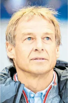  ?? FOTO: GREGOR FISCHER ?? Schwere Zeiten: Jürgen Klinsmann steht nach seinem rasanten Abgang in Berlin im Kreuzfeuer der Kritik.