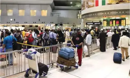  ??  ?? KUWAIT: Travelers at Kuwait Internatio­nal Airport. — KUNA