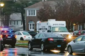  ?? Peter Yankowski / Hearst Connecticu­t Media ?? Milford police work the scene at the Longmeadow condo complex on Salem Walk where a woman was killed late Tuesday.