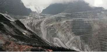  ?? OLIVIA RONDONUWU / AFP / GETTY IMAGES FILES ?? Freeport McMoRan’s Grasberg mining complex, one of the world’s biggest gold and copper mines, is located in Indonesia’s remote eastern Papua province.