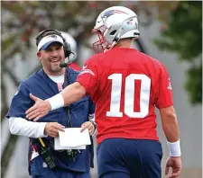  ?? MATT sTonE / HErAld sTAff filE ?? ‘IMPORTANT BALANCE’: Patriots offensive coordinato­r Josh McDaniels, left, trusts rookie quarterbac­k Mac Jones to make the right decisions, but said defenses have ‘a vote in where the ball is going to end up going.’