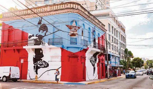  ?? ?? Arte por doquier. Santurce se encuentra a solo 10 minutos del centro histórico y es uno de los barrios de espíritu más libre de la isla , donde cada rincón está salpicado de creativida­d.