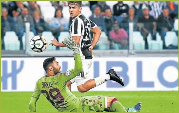  ?? FOTOS: AFP ?? LA JOYA. El cordobés convirtió dos tantos para la Juventus, que goleó 4-0 al Torino.