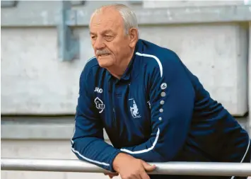  ?? Foto: Fred Schöllhorn ?? Dieter Zoglauer ist auch mit 70 Jahren immer noch in Diensten des TSV Schwaben.