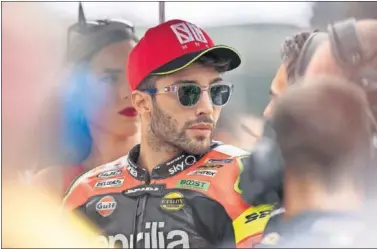  ??  ?? Andrea Iannone, piloto de Aprilia, en una parrilla de salida durante un gran premio del pasado año.