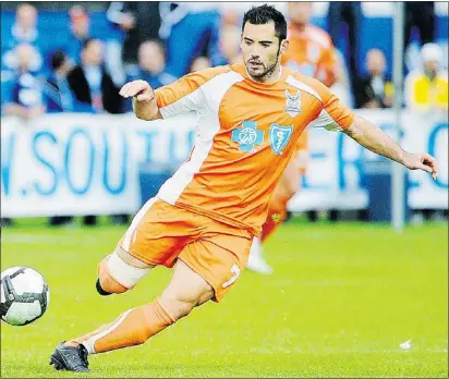  ?? RIC ERNST — PNG FILES ?? Etienne Barbara in action for the Carolina Railhawks in 2010. Barbara unintentio­nally let slip in an interview Thursday that he was ready to follow Railhawks boss Martin Rennie to Montreal before Vancouver picked up Rennie’s services as head coach...