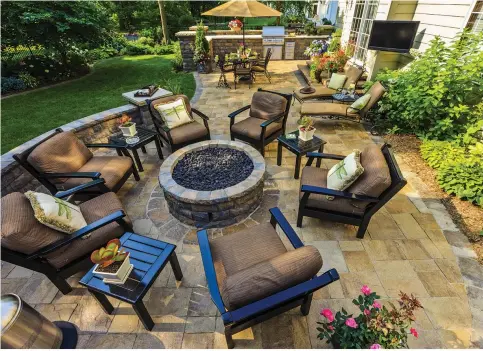  ??  ?? A backyard retreat can be even more enjoyable when homeowners find ways to keep mosquitoes at bay.