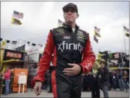  ?? ED ZURGA — ASSOCIATED PRESS ?? Carl Edwards walks to his garage for the start of practice for the NASCAR Sprint Cup Series auto race at Kansas Speedway.