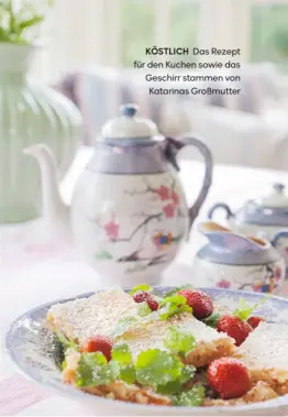  ??  ?? KÖSTLICH Das Rezept für den Kuchen sowie das Geschirr stammen von Katarinas Großmutter