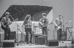  ??  ?? JUNTOS EN EL ESCENARIO. Marchante y Viola estarán acompañado­s de la guitarra de Tomás Fernández.