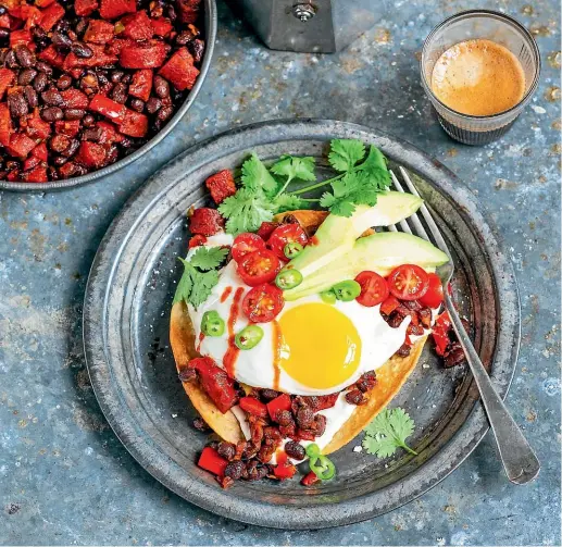  ?? SARAH TUCK ?? Black bean and chorizo breakfast tostadas make a delicious leisurely summer brunch with friends and family.