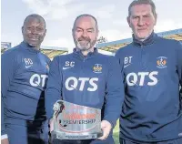  ??  ?? FLYING HIGH Killie boss Steve Clarke, No.2 Alex Dyer, left, and goalkeepin­g coach Billy Thomson show off boss of month prize