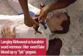  ?? ?? Langley Kirkwood se karakter word vermoor. Hier word fake bloed op sy "lyk" gegooi.