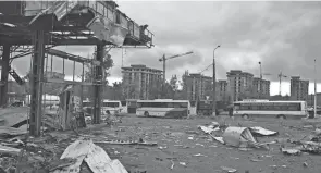  ?? AP ?? Buses wait for Ukrainian servicemen Wednesday to transport them from Mariupol to a prison in Olyonivka as they leave the besieged Mariupol’s Azovstal steel plant in territory under the government of the Donetsk People’s Republic, eastern Ukraine.