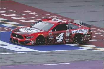  ?? ASSOCIATED PRESS ?? KEVIN HARVICK CROSSES THE FINISH LINE to win the NASCAR Cup Series race at Michigan Internatio­nal Speedway in Brooklyn, Mich., Sunday.