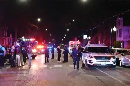  ?? Photograph: Anadolu/Getty Images ?? Police respond to a shooting in Chicago, Illinois, on Saturday.