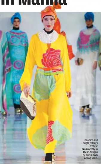  ??  ?? Peonies and bright colours
feature prominentl­y in these designs by Datuk Tom
Abang Saufi.