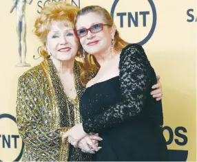  ?? (Reuters) ?? DEBBIE REYNOLDS poses with her daughter actress Carrie Fisher backstage after accepting a Lifetime Achievemen­t Award at the 21st annual Screen Actors Guild Awards in Los Angeles in 2015.