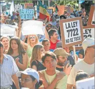  ?? FOTOS: CEDOC PERFIL ?? Una imagen de la mina Veladero en San Juan. Protestas contra la minería en Mendoza.