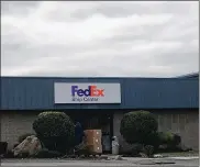  ?? KARA DRISCOLL / STAFF ?? Hundreds of thousands of seasonal workers for FedEx help deliver packages to the front doors of online holiday shoppers in southwest Ohio. A FedEx shipping center in Miamisburg is preparing for the season.