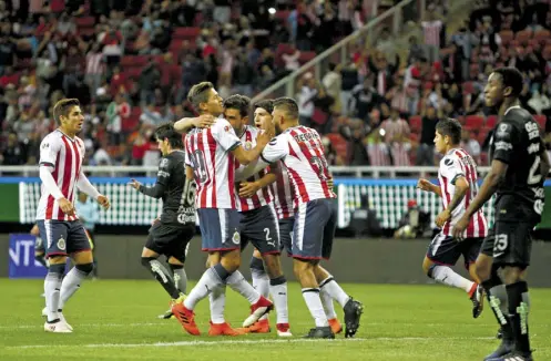  ??  ?? Chivas se recuperó del tanto en contra que recibió por conducto del chileno Ángelo Sagal en el minuto 71.