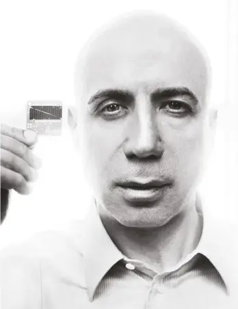  ??  ?? NANO, NANO Yuri Milner holds up his nano-craft, which he hopes to send to Alpha Centauri in search of alien life