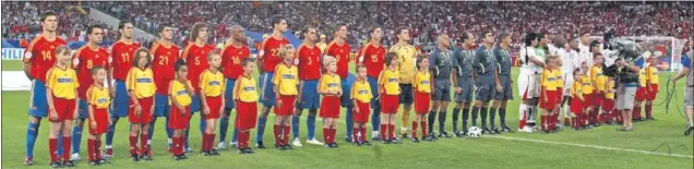  ??  ?? EN ALEMANIA. España se enfrentó a Túnez el 19 de junio de 2006 en Stuttgart. Ganó 3-1 y se clasificó así para los octavos de final.