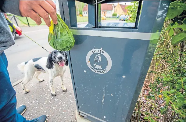  ?? ?? BINNING BINS: Perth and Kinross Council has revealed it is getting rid of all dedicated dog poo bins in the region. Picture by Steve MacDougall.