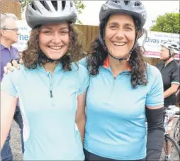  ?? Pictures: Chris Davey FM4379246 ?? Siobhan Lamb and mum Shelagh O’riordan at the start of the ride