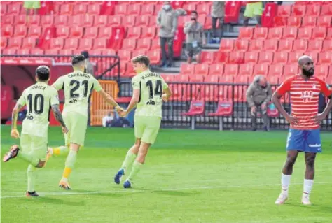  ?? EFE/MIGUEL ÁNGEL MOLINA ?? Llorente celebra con sus compañeros el primer gol del Atlético en el partido de ayer