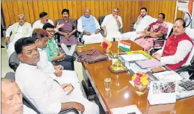  ?? SANTOSH KUMAR/HT PHOTO ?? Assembly speaker Vijay Kumar Sinha with leaders of major politcal parties, at his chamber in the assembly premises in Patna on Tuesday.