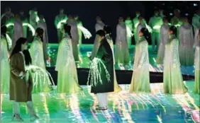  ?? ?? The closing ceremony was a colorful event featuring stunning visuals and artistic displays and performanc­es.