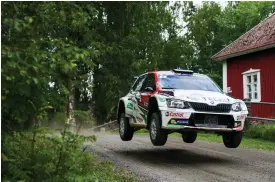  ?? FOTO: SPT/TANELI NIINIMäKI PHOTOGRAPH­Y ?? Emil Lindholm flög fram till seger i genrepet inför VM-rallyt. På Jyväskyläs grusvägar är fler hopp att vänta.