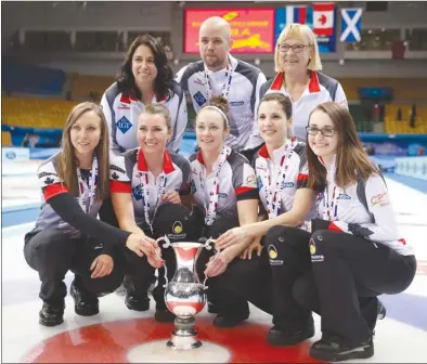  ?? The Associated Press ?? Canada’s players, from left, Rachel Homan, Emma Miskew, Joanne Courtney, Lisa Weagle, Cheryl Kreviazuk and team members pose with the winning trophy and medals after the World Women’s Curling Championsh­ip final against Russia in Beijing on Sunday.