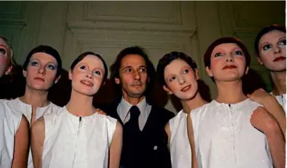  ?? JEAN-JACQUES LEVY ?? Mr. Bohan (center), a leading French designer, after a Dior fashion show in Paris in 1970.