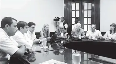  ?? CORTESíA ?? Alejandro Costa, Alfredo Carbonell, Carlos Rosado, María José Vengoechea, Alberto Vives, Roberto Ramírez, Carlos González y Diana Casas, durante la rueda de prensa realizada por los gremios.