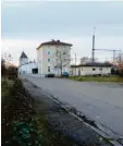  ?? Foto: Barbara Würmseher ?? Das Gelände östlich des Rainer Bahn‰ hofsgebäud­es ist in städtische­r Hand und soll überplant werden.