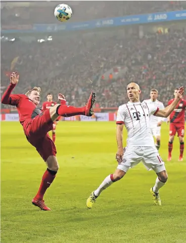  ??  ?? Artisten unter sich: Bayers Julian Brandt (links) im Duell mit Bayerns Routinier Arjen Robben.