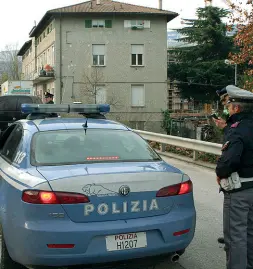  ??  ?? Sicurezza Una volante della polizia