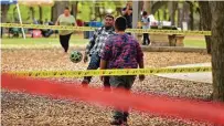  ?? Robin Jerstad / Contributo­r ?? Efrain Saavedra plays soccer with son Leonardo at a family gathering Easter Sunday in Brackenrid­ge Park.