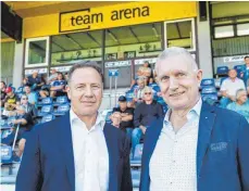  ?? FOTO: SCHULTES ?? Kein schönes Debüt in der neuen Cteam-Arena: Stadionnam­ensgeber Helmut Locher (links) und FV-Vorstand Roland Reischmann.