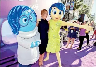  ??  ?? Amy Poehler (C) poses with the characters of Sadness and Joy (R) at the premiere of 'Inside Out' at El Capitan theatre in Hollywood, California June 8 (REUTERS)