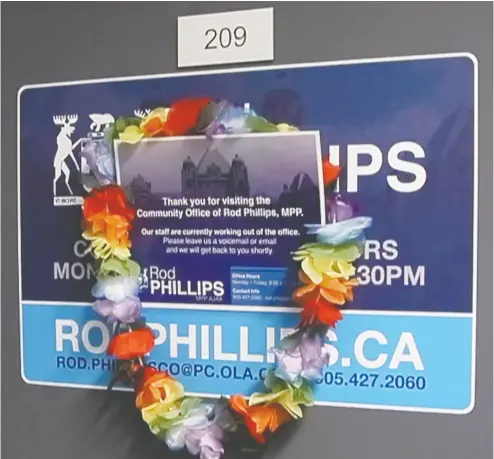  ?? Veronica Henri / Postmedia News ?? The constituen­cy office door of MPP Rod Phillips on New Year’s Eve. Phillips spent his Christmas holidays at a tropical island resort and tried to create an illusion he was at home in his suburban Toronto riding.