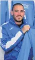  ??  ?? Andy Sinclair signs on again at Blantyre Vics