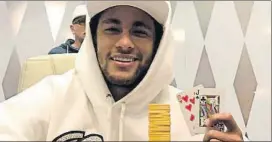  ??  ?? Neymar colgó ayer esta foto jugando al poker en Las Vegas durante sus vacaciones